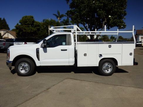 New 2026 Ford F250 XL w/ XL Chrome Package image 21