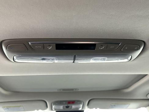 Used 2025 Kia Telluride S FWD image 28