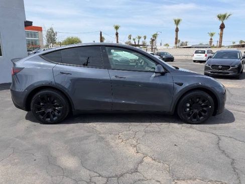 Used 2021 Tesla Model Y Long Range AWD/4WD image 2