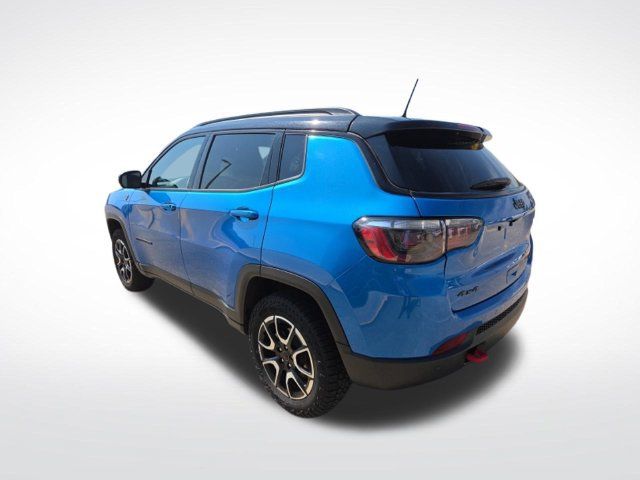 Used 2025 Jeep Compass Trailhawk AWD/4WD image 6