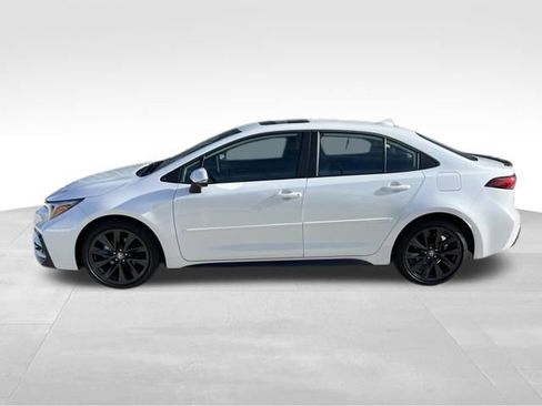 Used 2026 Toyota Corolla XSE FWD image 3