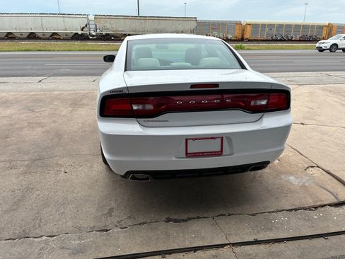 Used 2013 Dodge Charger SE RWD image 21
