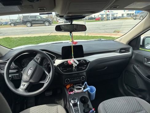 Used 2020 Ford Escape SE image 12