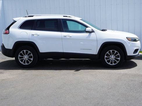 Used 2019 Jeep Cherokee Latitude Plus w/ Cold Weather Group AWD/4WD image 2