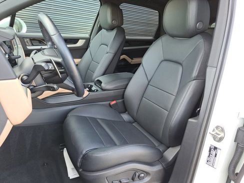 Certified 2024 Porsche Cayenne image 5