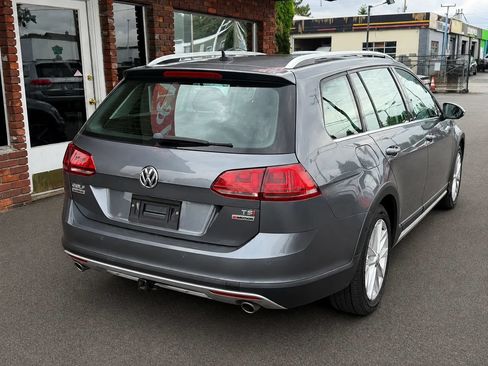 Used 2017 Volkswagen Golf Alltrack SE AWD/4WD image 3