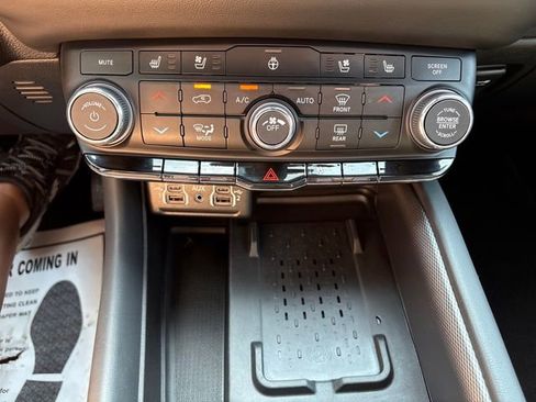 Used 2025 Dodge Durango R/T AWD/4WD image 18