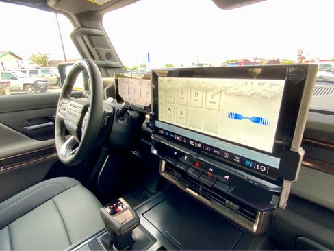 New 2025 GMC Hummer EV 3X w/ LPO, Illumination Package image 43