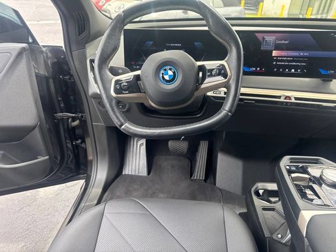 Used 2024 BMW iX xDrive50 w/ Premium Package AWD/4WD image 18