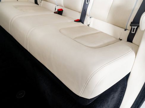 Used 2023 Rolls-Royce Cullinan Black Badge image 32