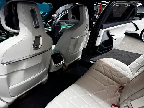 Used 2025 BMW 740i w/ Premium Package image 42