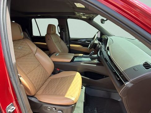 Used 2021 Cadillac Escalade Premium Luxury AWD/4WD image 11