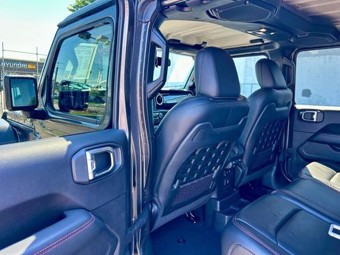 Used 2019 Jeep Wrangler Unlimited Rubicon w/ LED Lighting Group AWD/4WD image 11