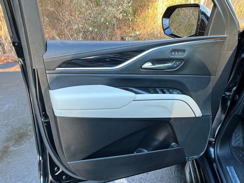 Used 2022 Cadillac Escalade ESV Sport image 11