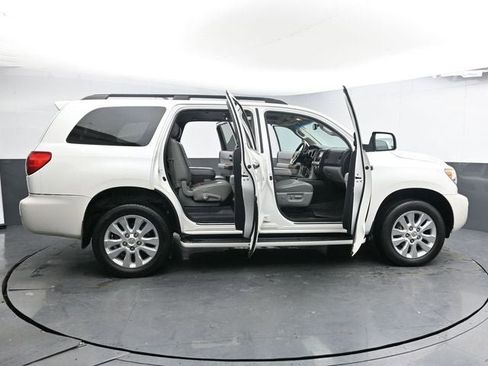 Used 2016 Toyota Sequoia Platinum image 37