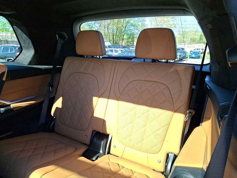 Certified 2025 BMW X7 xDrive40i w/ M Sport Package AWD/4WD image 10