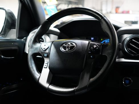 Used 2016 Toyota Tacoma TRD Off-Road image 18