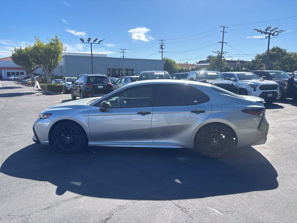 Used 2022 Toyota Camry SE w/ Carpet Mat Package (TMS) FWD image 7