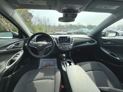 Used 2025 Chevrolet Malibu RS image 12