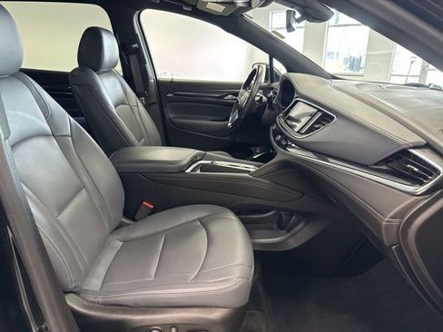 Used 2023 Buick Enclave Essence image 27