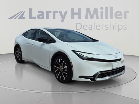 Used 2026 Toyota Prius Plug-In Hybrid FWD image 7