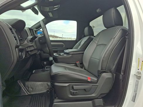 Used 2024 RAM 2500 Tradesman w/ Chrome Appearance Group image 12