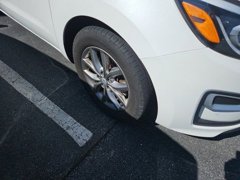 Used 2019 Kia Sedona EX image 4