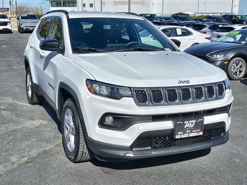 Used 2023 Jeep Compass Latitude AWD/4WD image 38