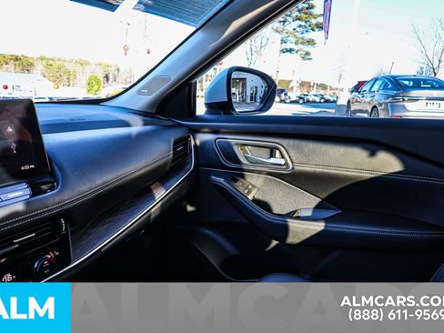 Certified 2025 Nissan Rogue Platinum w/ Tech Package image 44