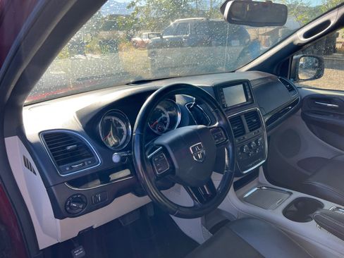 Used 2020 Dodge Grand Caravan SXT image 18