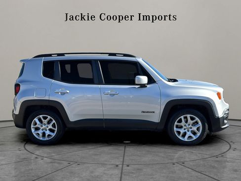 Used 2018 Jeep Renegade Latitude image 6