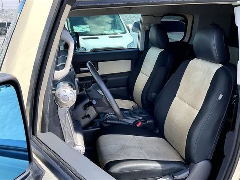 Used 2010 Toyota FJ Cruiser 4WD image 11