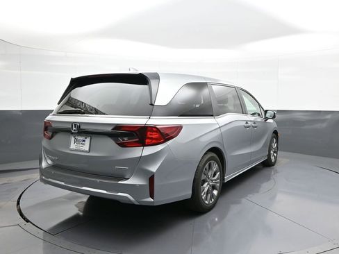Certified 2025 Honda Odyssey Touring image 6