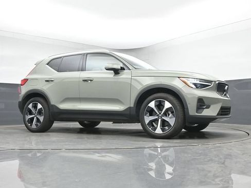 Used 2023 Volvo XC40 B5 Plus w/ Protection Package Premier AWD/4WD image 10