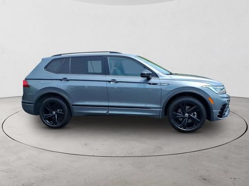 Used 2024 Volkswagen Tiguan SE R-Line AWD/4WD image 4