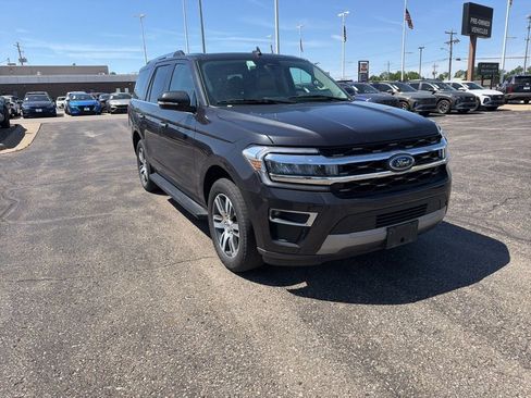 Used 2024 Ford Expedition Limited AWD/4WD image 2