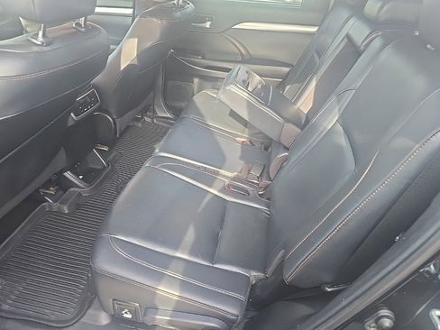 Used 2019 Toyota Highlander XLE w/ Protection Package #3 image 12