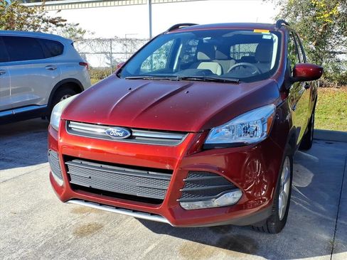 Used 2016 Ford Escape SE w/ Equipment Group 201A image 3