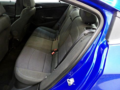 Used 2017 Chevrolet Cruze LT image 10