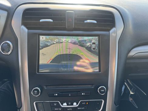 Used 2017 Ford Fusion SE image 17