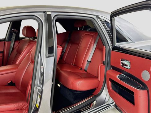 Used 2019 Rolls-Royce Ghost RWD image 25