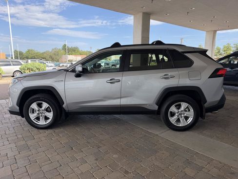 Used 2021 Toyota RAV4 XLE w/ Convenience Package AWD/4WD image 2