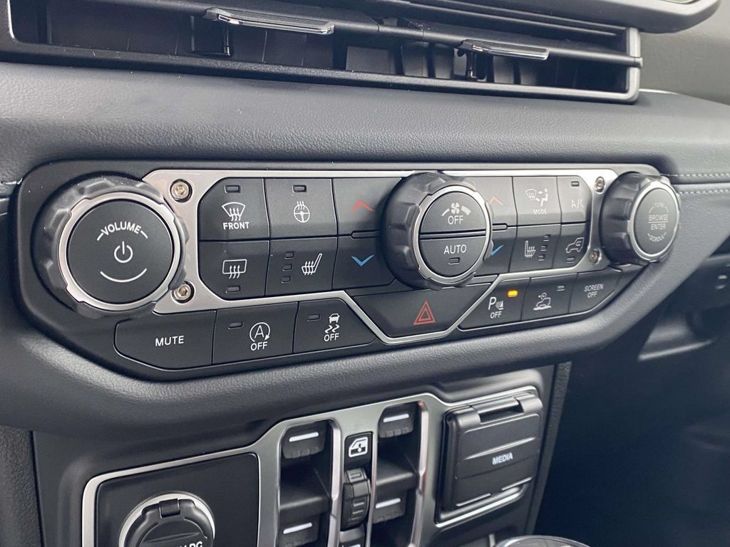 New 2026 Jeep Gladiator Mojave AWD/4WD image 18