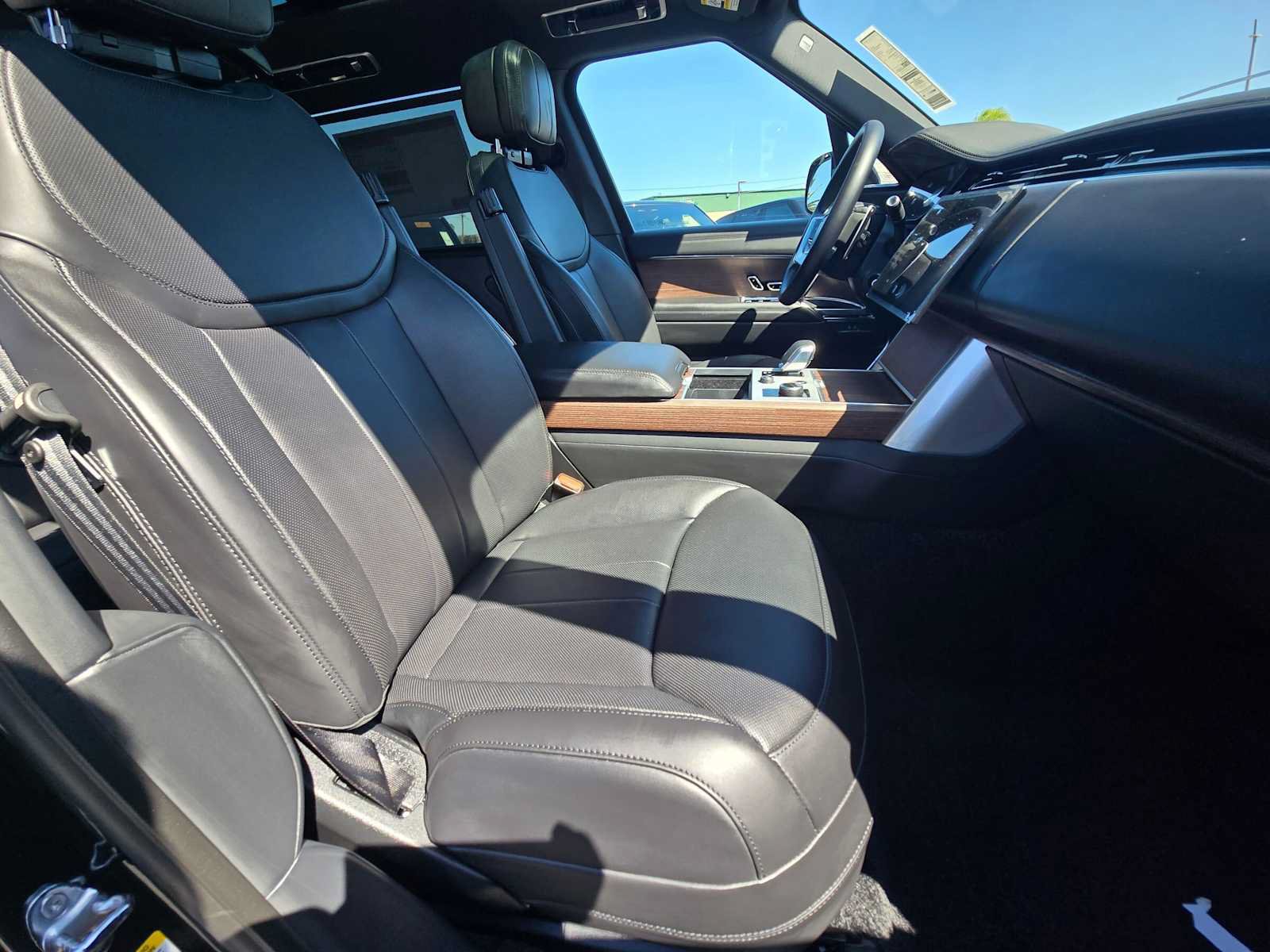 New 2027 Land Rover Range Rover Long Wheelbase SE AWD/4WD image 10