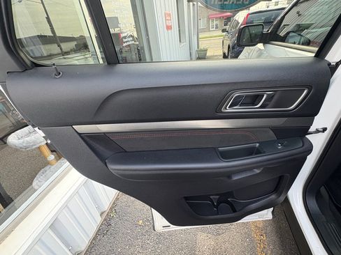 Used 2019 Ford Explorer XLT w/ Equipment Group 202A AWD/4WD image 13