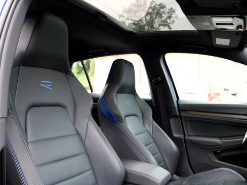 Used 2024 Volkswagen Golf R image 44