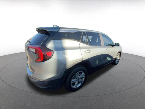 Used 2024 GMC Terrain SLE image 8