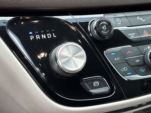 Used 2017 Chrysler Pacifica Touring-L Plus w/ Tire & Wheel Group FWD image 29