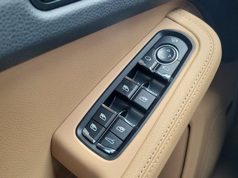 Used 2024 Porsche Macan AWD/4WD image 20