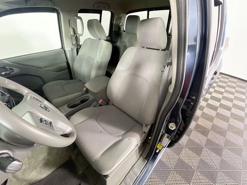 Used 2016 Nissan Frontier SV image 19